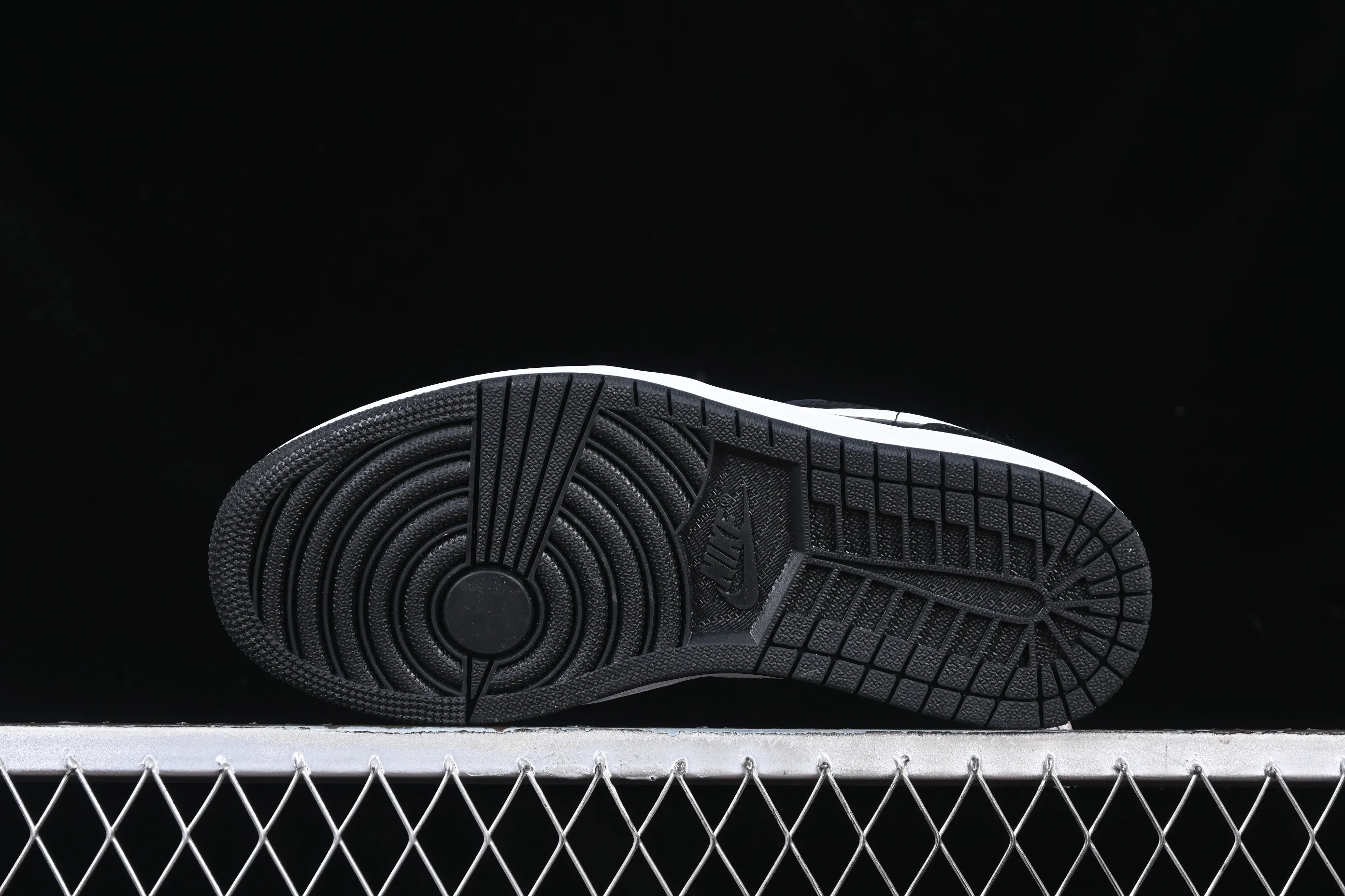 All categories Air Jordan Jordan series basketball shoes Air Jordan 1 Low Air Jordan 1 Low AJ1 Joe 1 black and white low-top retro basketball shoes 553558-043